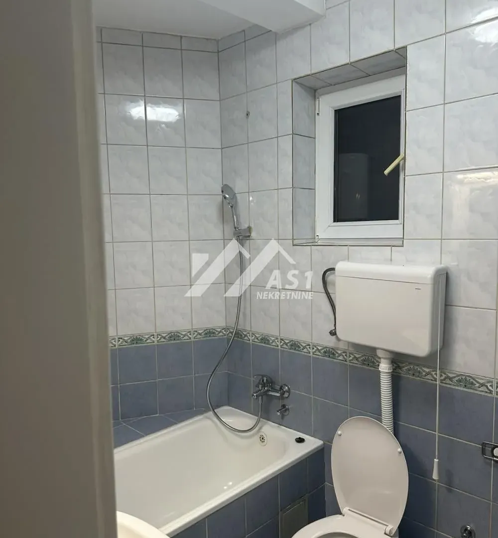 Izdavanje, trosoban stan, 52m², Grbavica, Novi Sad Sve Podlokacije