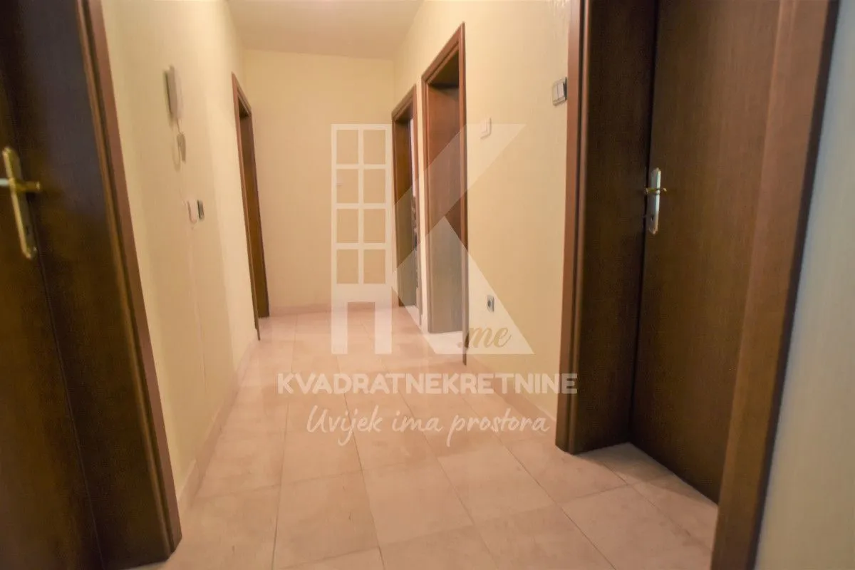 Sale, house, 250m², Zelenika, Podgorica