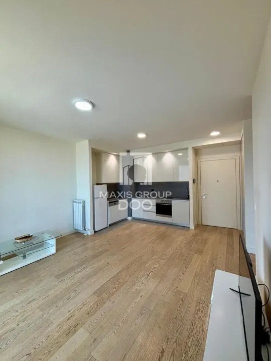 Izdavanje, poslovni prostor, 51m², Savski Venac, Beograd