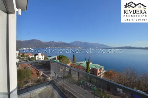 Pogled sa balkona na more i okolne planine. - image 7