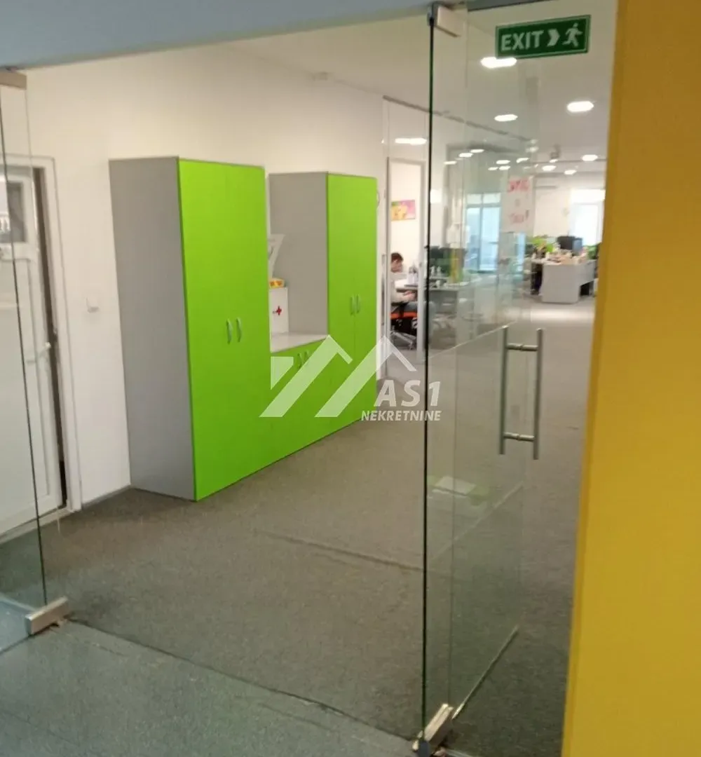 Rent, office space, 720m², Novo naselje, Novi Sad