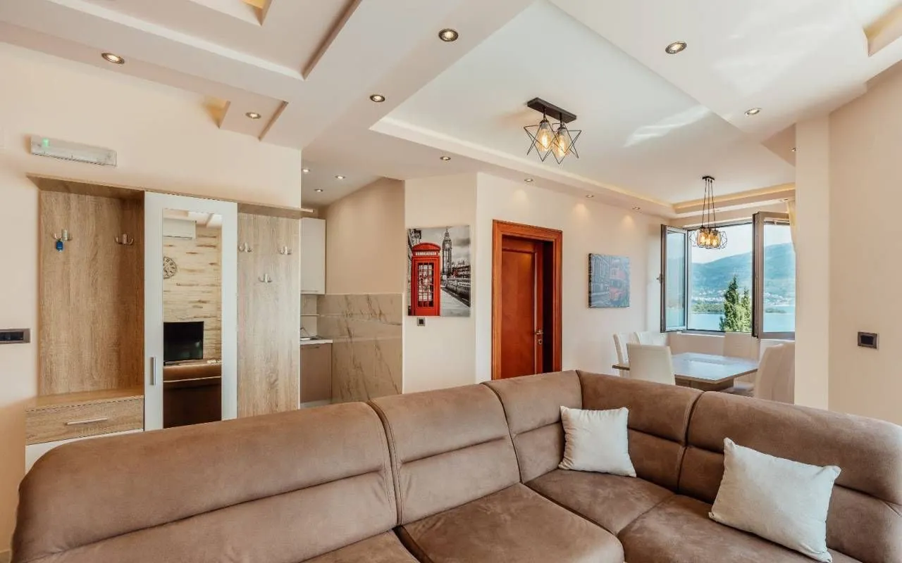 Prodaja, dvosoban stan, 64m², Tivat, Crna Gora