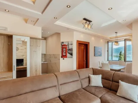 Prodaja, dvosoban stan, 64m², Tivat, Crna Gora - image 1