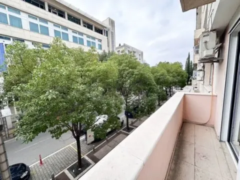 Izdavanje, poslovni prostor, 75m², Centar, Podgorica - image 7