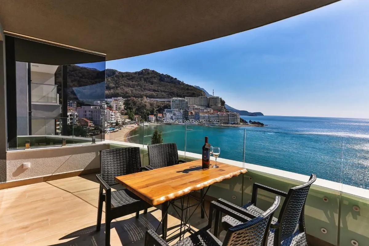 Rent, one bedroom apartment, 55m², Bečići, Budva