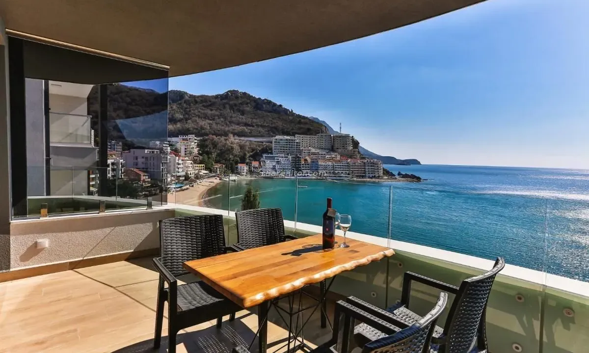 Rent, one bedroom apartment, 55m², Bečići, Budva