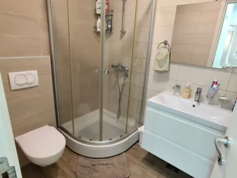 Izdavanje, dvosoban stan, 64m², City Kej, Podgorica - image 8