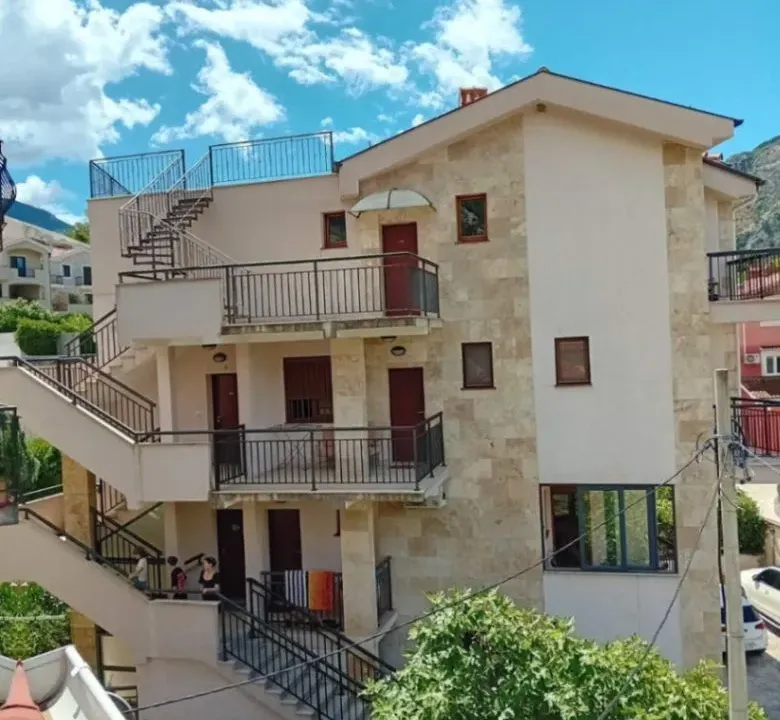 Sale, two bedroom apartment, 72m², Dobrota, Kotor