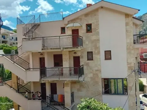 Sale, two bedroom apartment, 72m², Dobrota, Kotor