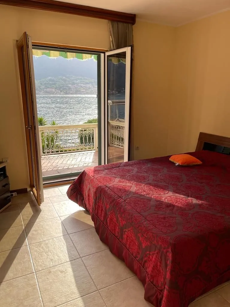 Prodaja, kuća, 230m², Dobrota, Kotor