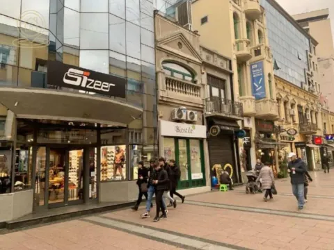 Izdavanje, stan, 217m², Centar, Niš - image 2