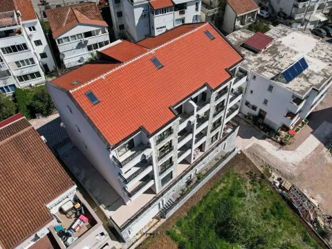 Rent, two bedroom apartment, 60m², Centar, Budva - image 10