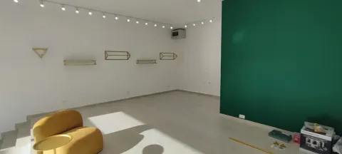 Empty bright room with white walls and one green wall. - image 3