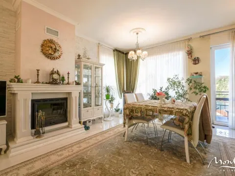 Prodaja, dvosoban stan, 174m², Lepetani, Tivat - image 2