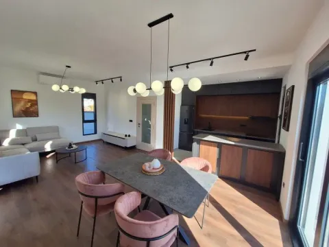 Prodaja, kuća, 141m², Gornja Gorica, Podgorica - image 2