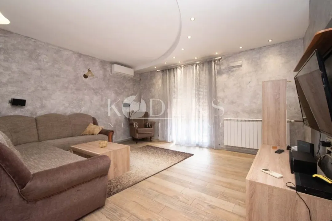 Izdavanje, četvorosoban stan, 100m², Zelenika, Podgorica