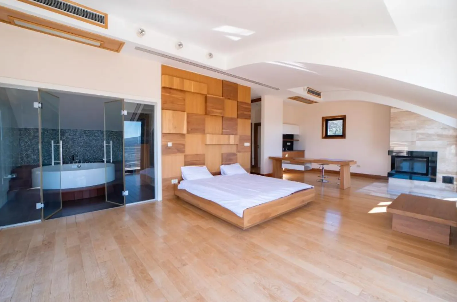 Rent, house, 300m², Dub, Kotor