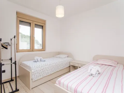 Rent, two bedroom apartment, 70m², Opatovo, Tivat - image 8