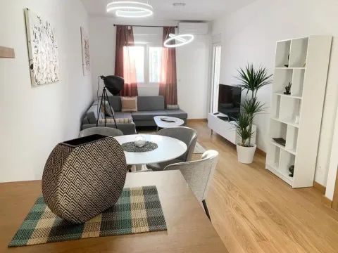 Izdavanje, jednosoban stan, 47m², New City, Podgorica - image 5