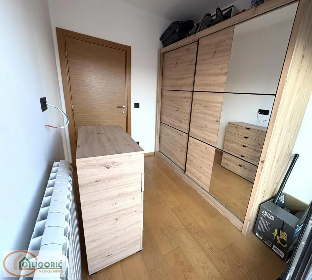 Izdavanje, trosoban stan, 80m², Vračar Sve Podlokacije, Beograd