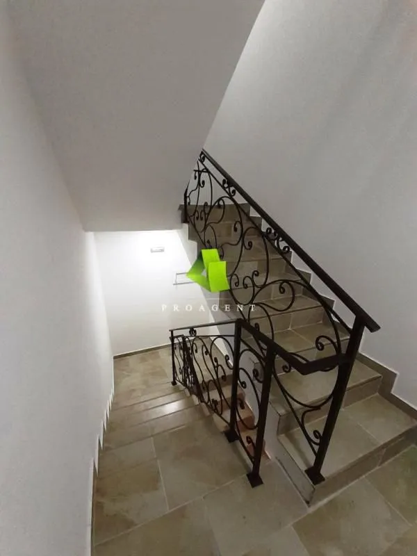 Izdavanje, poslovni prostor, 305m², Medijana, Niš
