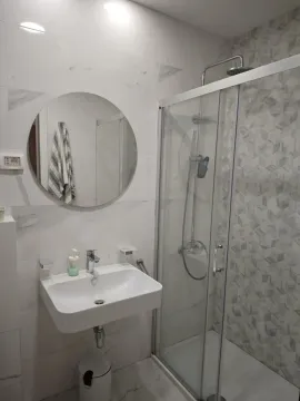 Izdavanje, jednosoban stan, 50m², Central Point, Podgorica - image 10