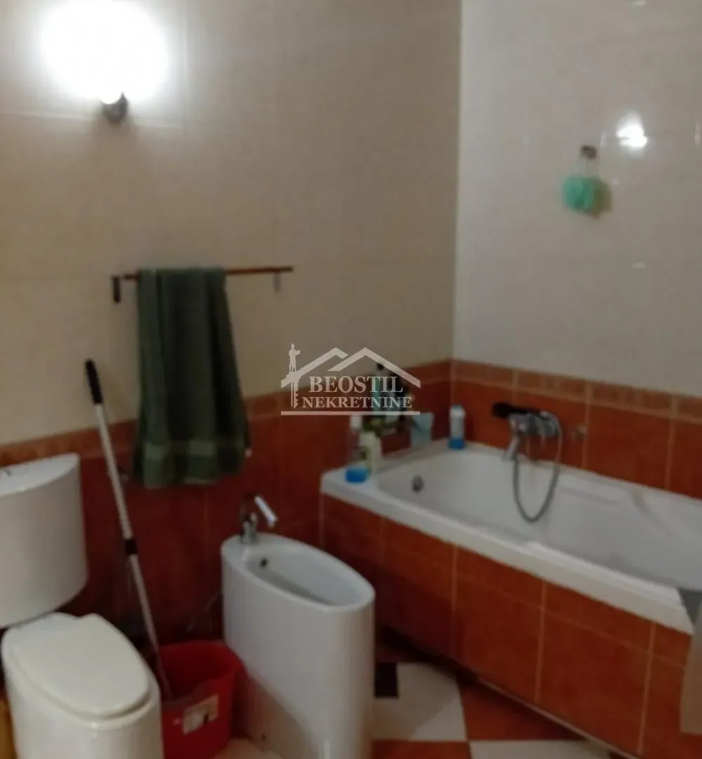 Prodaja, četvorosoban stan, 161m², Voždovac Sve Podlokacije, Beograd