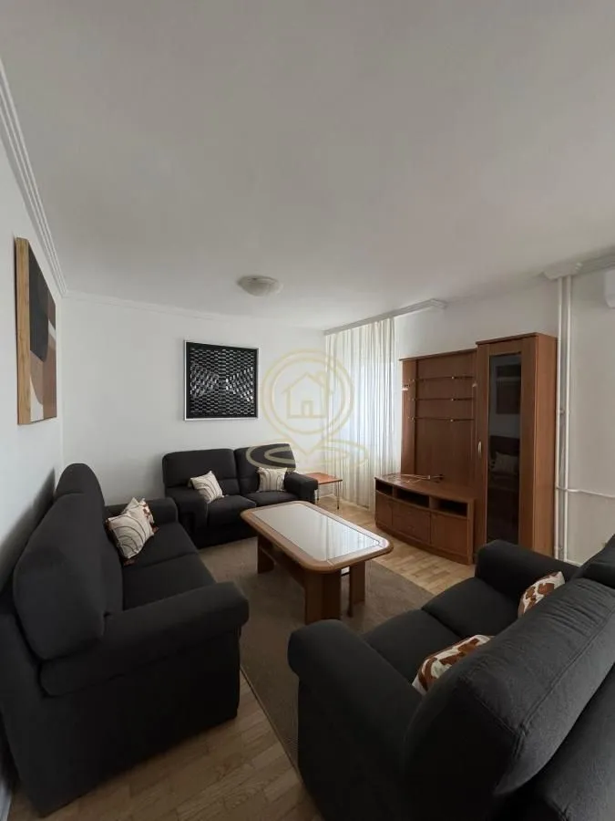 Izdavanje, trosoban stan, 120m², Savski Venac, Beograd