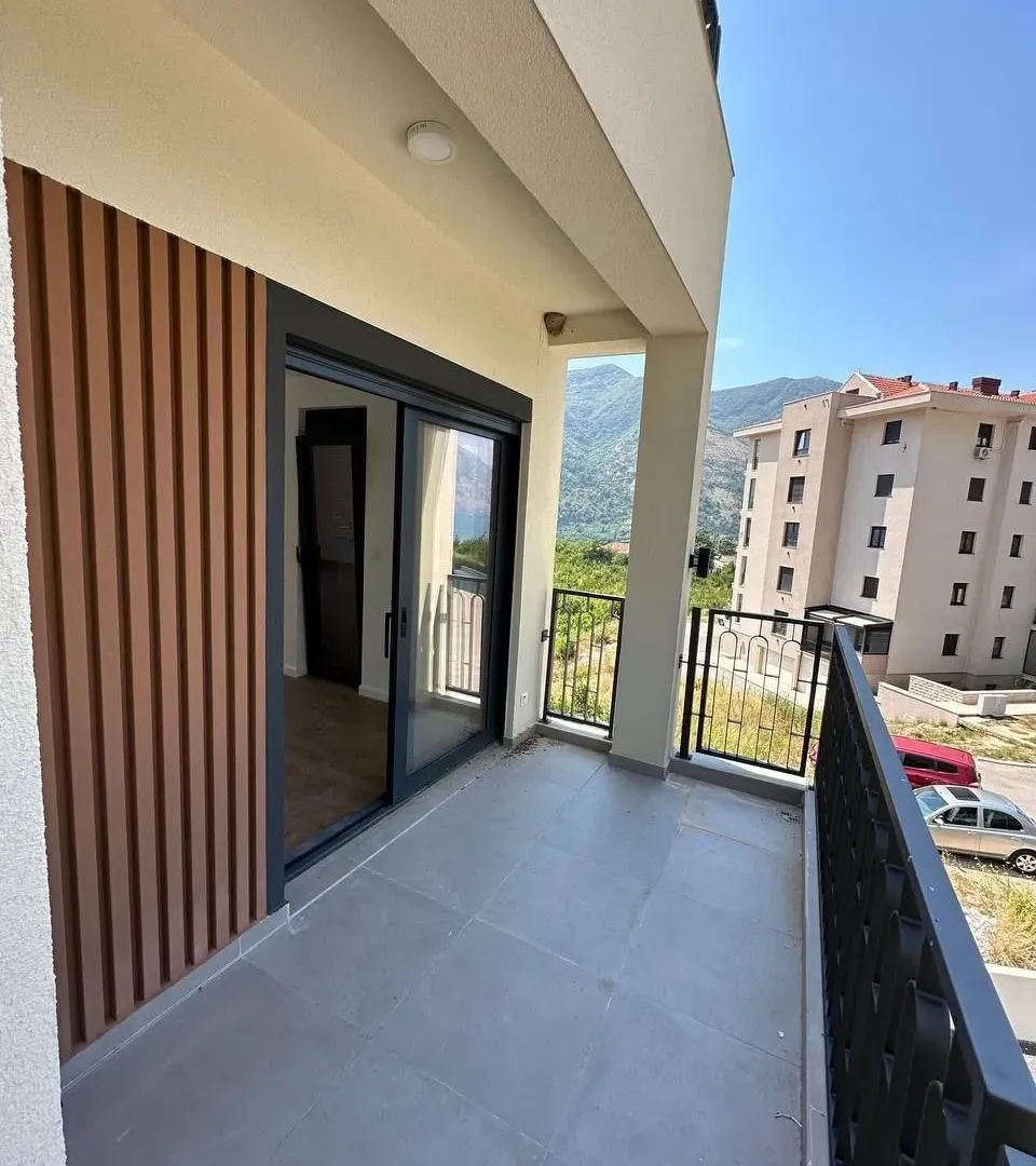 Prodaja, dvosoban stan, 72m², Dobrota, Kotor