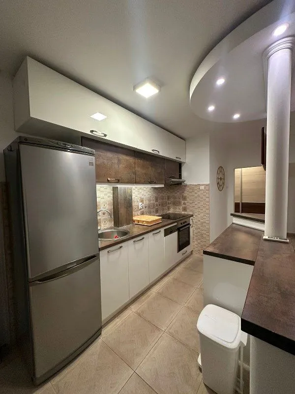 Izdavanje, dvosoban stan, 50m², Kanarevo Brdo, Beograd
