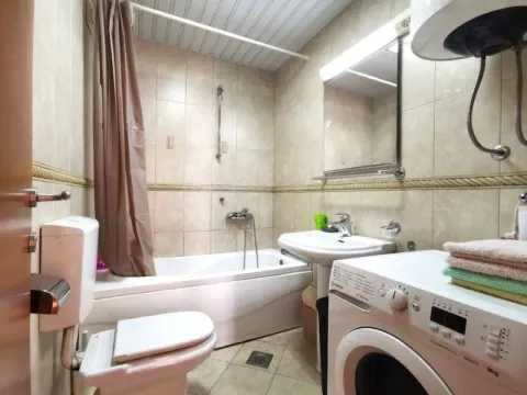 Rent, one bedroom apartment, 50m², Stari Aerodrom, Podgorica - image 11