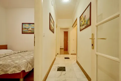 Prodaja, četvorosoban stan, 89m², Sveti Stefan, Budva - image 17