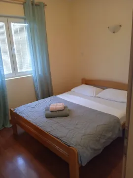 Bedroom with a double bed, a window, and light walls. - image 10