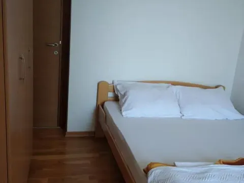 Rent, one bedroom apartment, 55m², Budva, Crna Gora - image 16