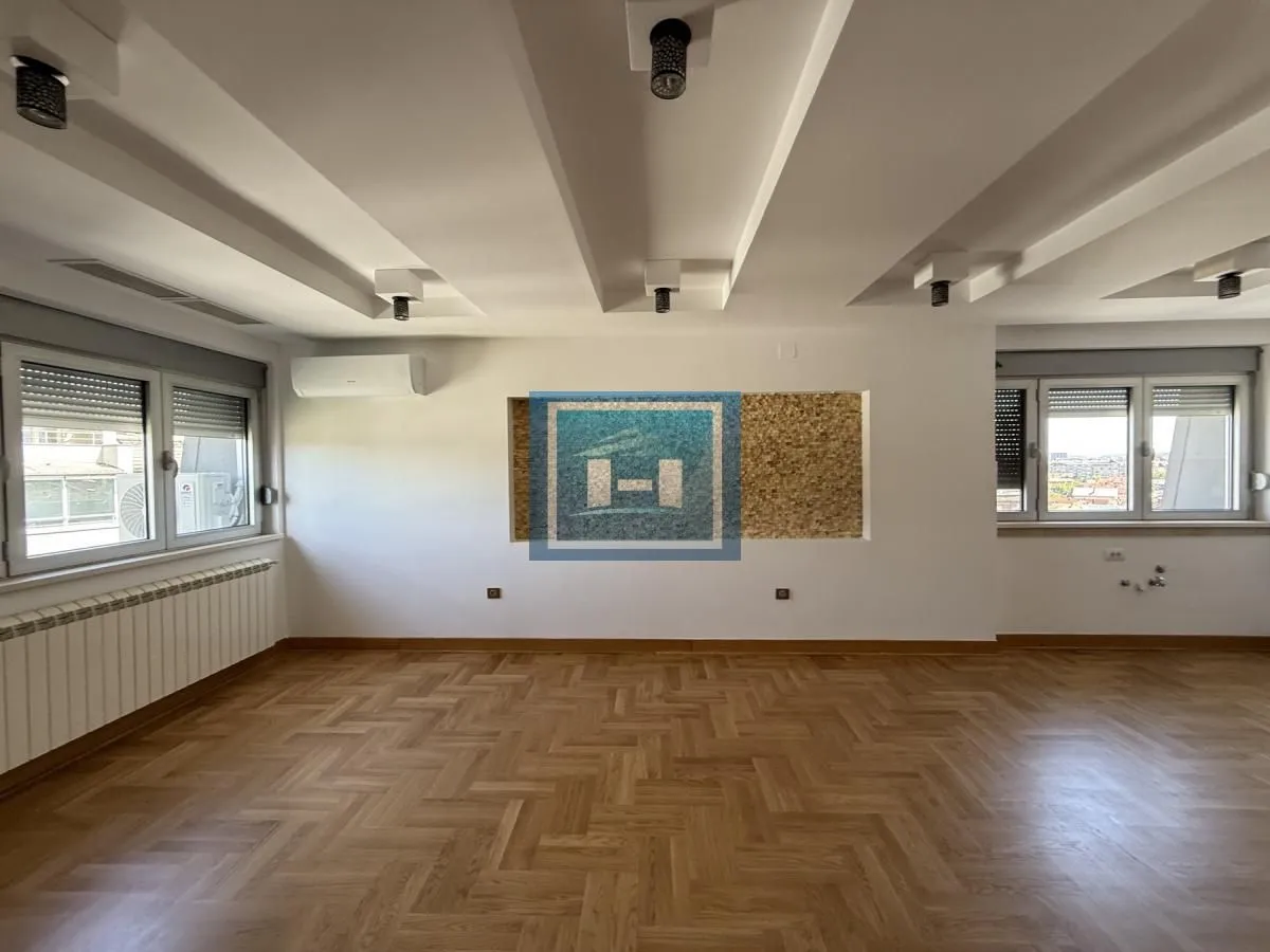 Prodaja, dvosoban stan, 77m², Vašarište, Jagodina
