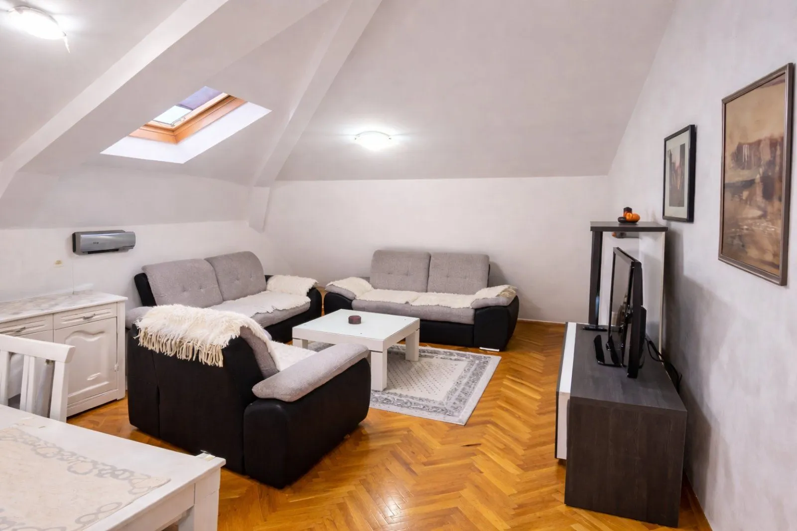 Prodaja, dvosoban stan, 63m², Ljubović, Podgorica