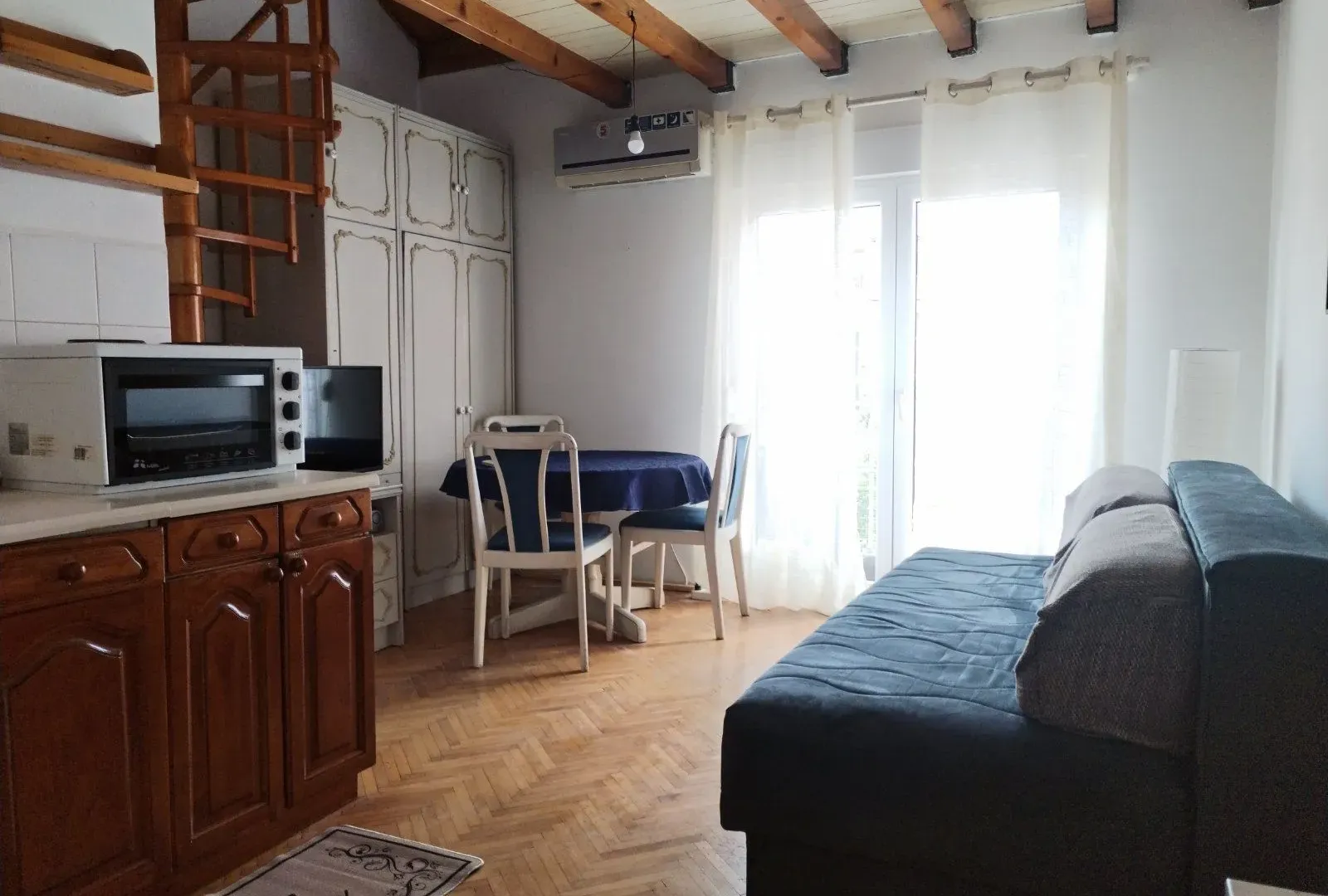 Izdavanje, garsonjera, 30m², Kalenić Pijaca, Vračar Sve Podlokacije