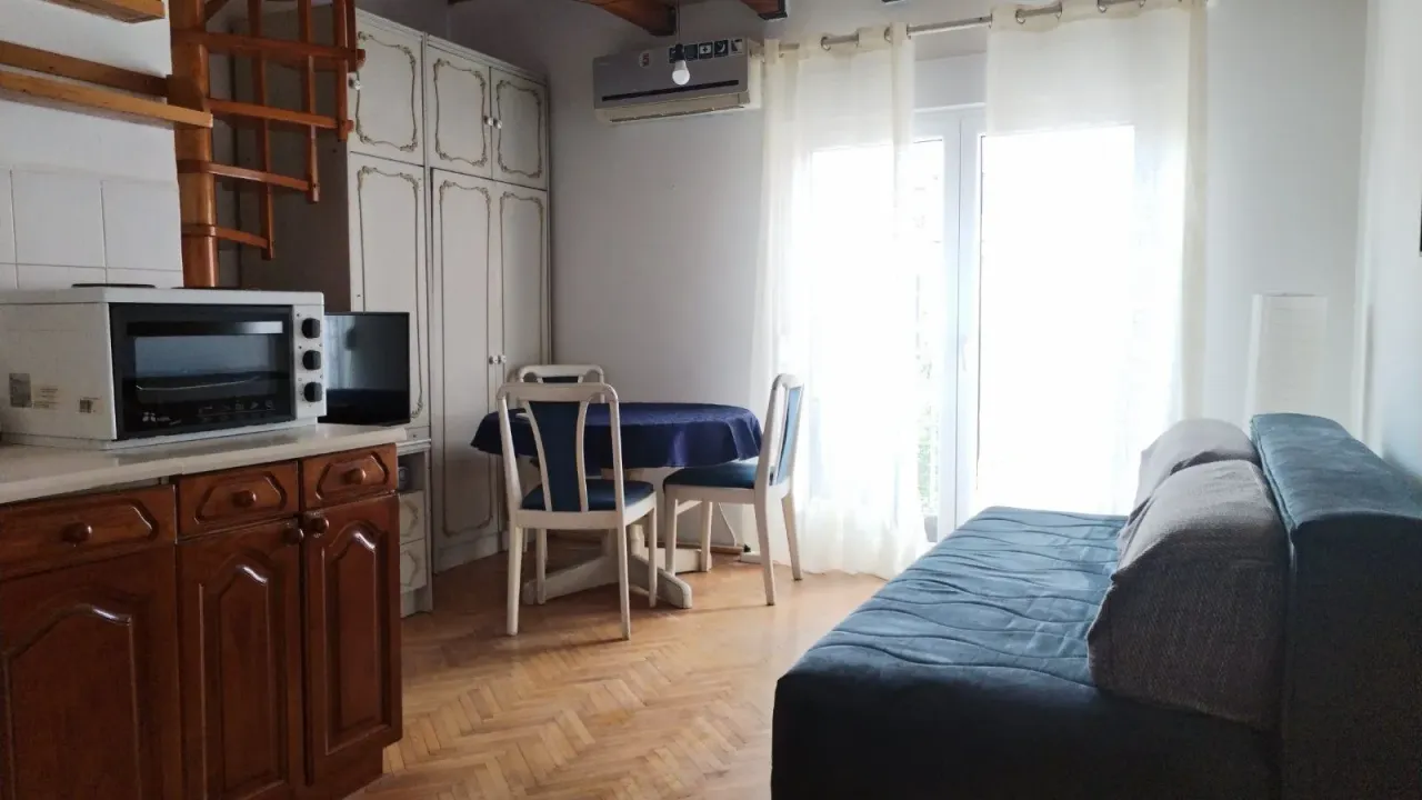 Izdavanje, garsonjera, 30m², Kalenić Pijaca, Vračar Sve Podlokacije