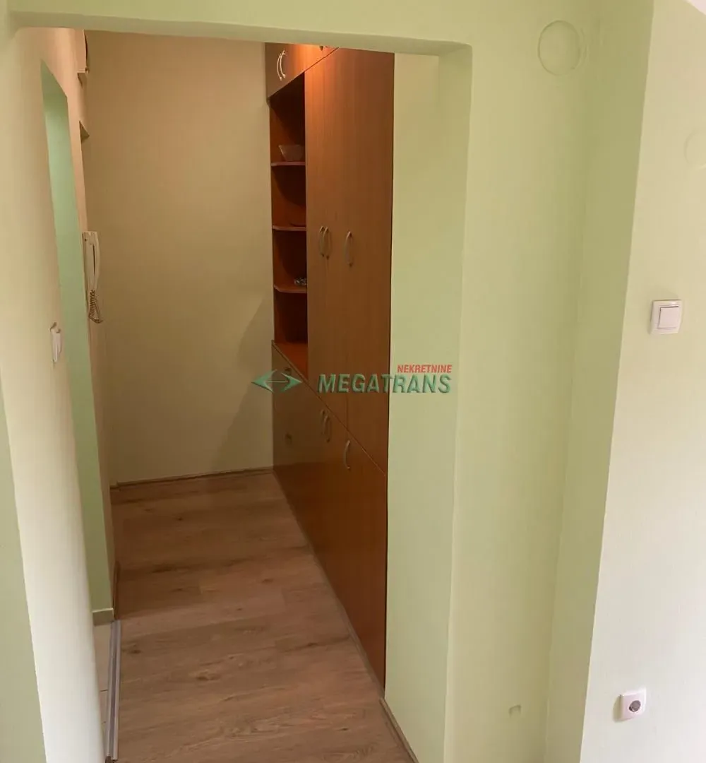 Izdavanje, stan, 18m², Centar, Novi Sad