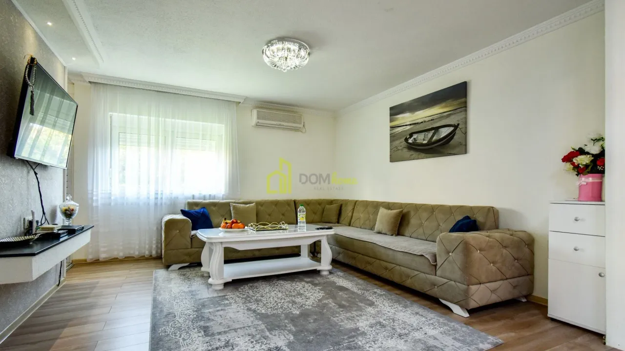 Sale, house, 303m², Konik, Podgorica
