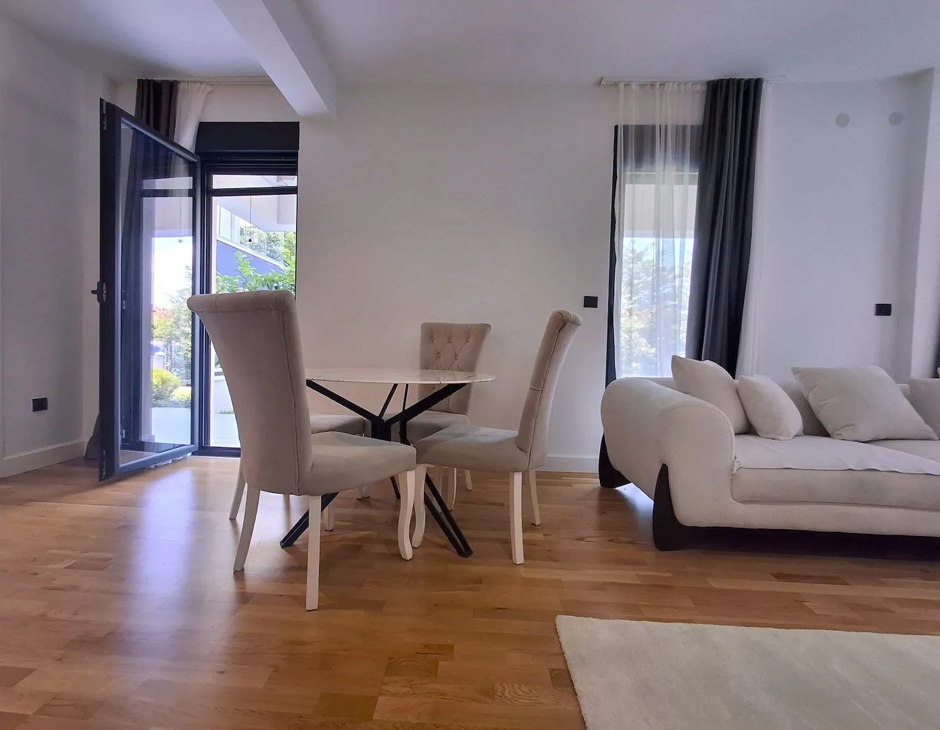 Rent, apartment, 100m², Dalmatinska ulica, Podgorica