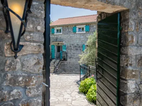 Rent, house, 200m², Đuraševići, Tivat - image 15