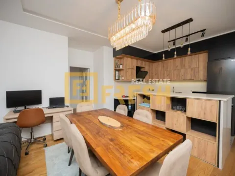 Izdavanje, trosoban stan, 102m², Centar, Podgorica - image 8