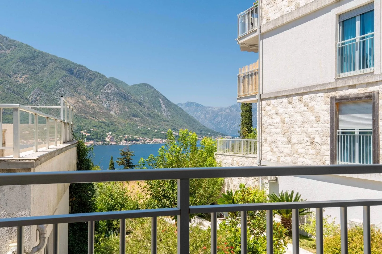 Prodaja, jednosoban stan, 50m², Dobrota, Kotor