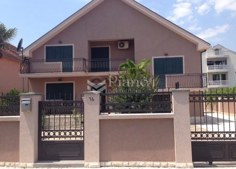 Rent, house, 250m², Stari Aerodrom, Podgorica