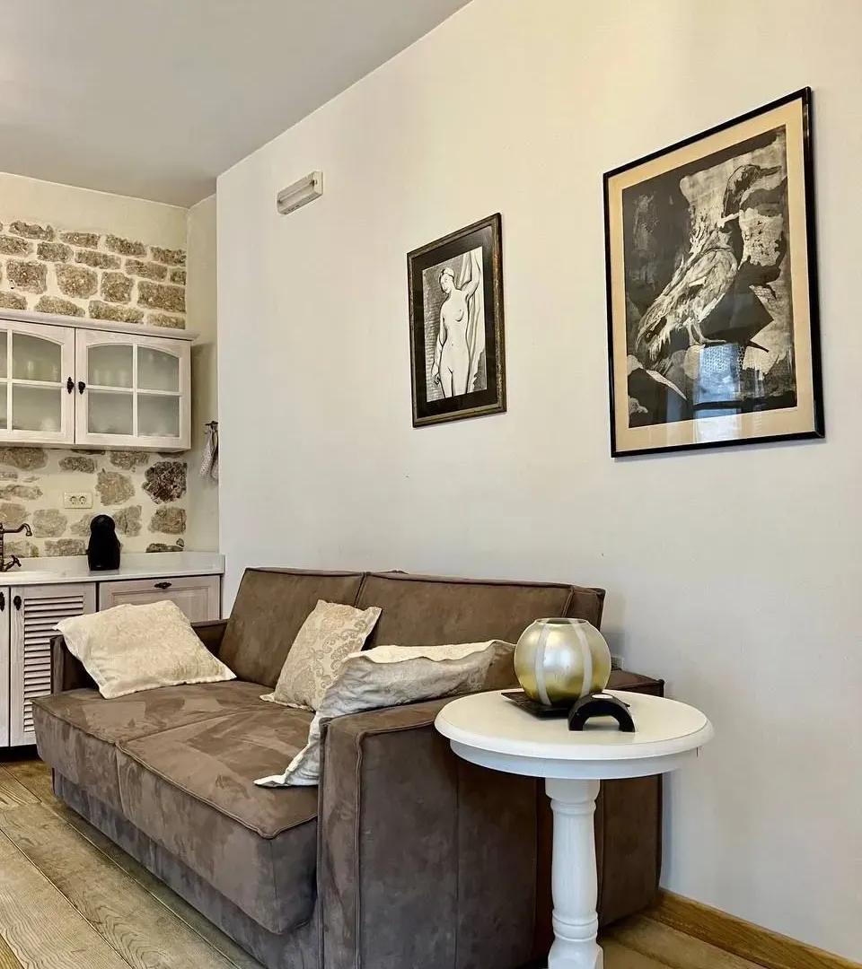 Izdavanje, jednosoban stan, 60m², Stari Grad Kotor, Kotor