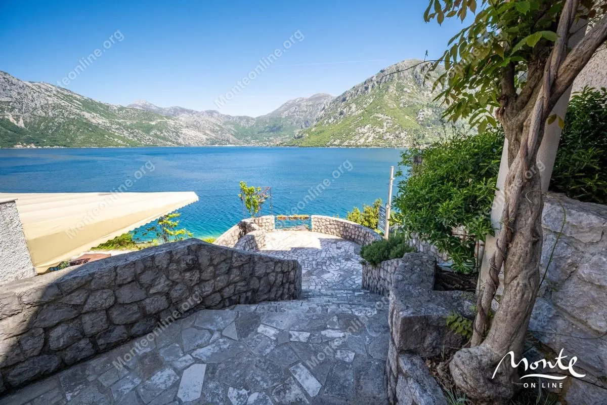 Prodaja, dvosoban stan, 92m², Kostanjica, Kotor