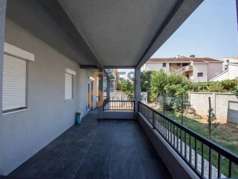 Prodaja, kuća, 450m², Stari Aerodrom, Podgorica - image 5