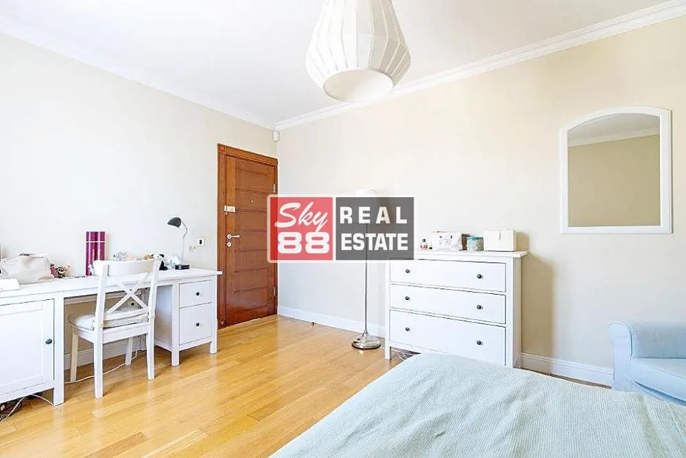 Prodaja, kuća, 400m², Golf Naselje, Beograd