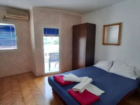 Izdavanje, garsonjera, 25m², Podkošljun, Budva - image 1